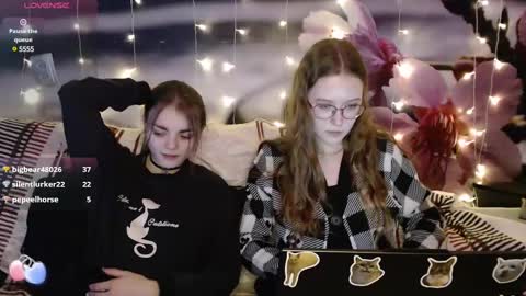 Sophie and my bestie Mandy    online show from February 2025 01:13:02 PM