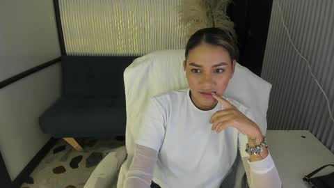 Snapshot of sophiewatson_ chatting on May 2026 12:56:01 PM sophiewatson_ online show from May 2026 12:56:01 PM