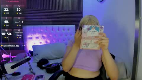 Snapshot of sophiewolf_ chatting on March 2026 06:07:02 AM Sophie online show from March 2026 06:07:02 AM