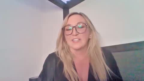 Snapshot of sophiextaylor chatting on December 2025 12:51:01 AM Sophie Taylor online show from December 2025 12:51:01 AM