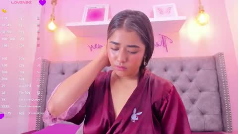 Snapshot of sophiia_77 chatting on December 2025 09:01:02 PM Sophii online show from December 2025 09:01:02 PM