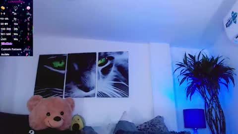 Sophie Sweet online show from October 2025 07:43:01 PM