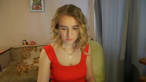 Snapshot of sophilorens chatting on February 2025 01:57:01 PM Sophi online show from February 2025 01:57:01 PM