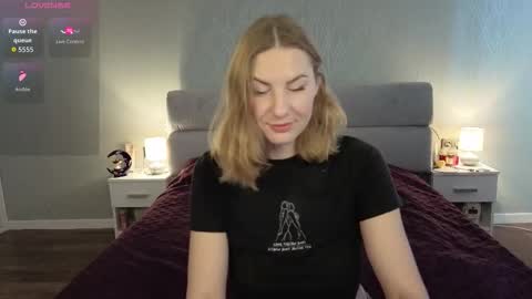 Snapshot of soulmategirl chatting on December 2025 09:17:01 AM SoulMate online show from December 2025 09:17:01 AM