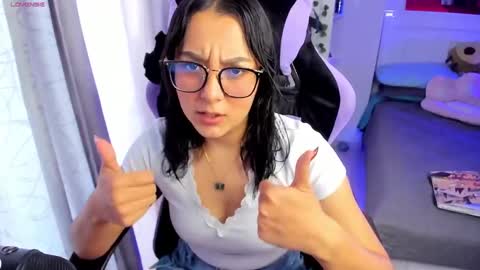 Snapshot of soy___lili chatting on December 2024 08:37:02 PM Lili online show from December 2024 08:37:02 PM