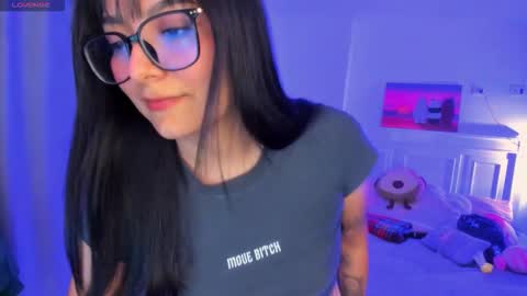 Snapshot of soy___lili chatting on December 2025 12:27:01 AM Lili online show from December 2025 12:27:01 AM