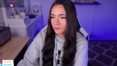 Snapshot of soyabby_ chatting on November 2025 10:19:02 PM Luisa online show from November 2025 10:19:02 PM