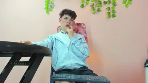 soyfelipx online show from June 2026 06:25:01 AM