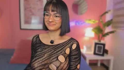 Snapshot of soysaraa_ chatting on January 2026 05:54:02 AM Aleja online show from January 2026 05:54:02 AM