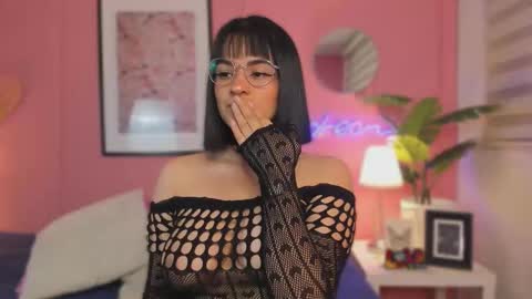 Snapshot of soysaraa_ chatting on February 2026 06:18:02 AM Aleja online show from February 2026 06:18:02 AM