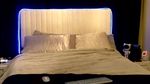 Snapshot of spacekittyyy chatting on July 2026 02:04:02 AM spacekittyyy online show from July 2026 02:04:02 AM