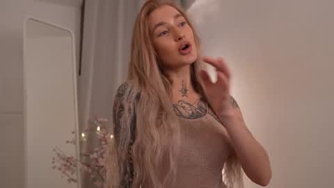 Snapshot of sparks__daisy chatting on February 2025 03:28:02 PM DAISY online show from February 2025 03:28:02 PM