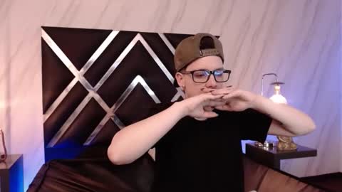 spencerm_ online show from December 2025 09:08:02 PM