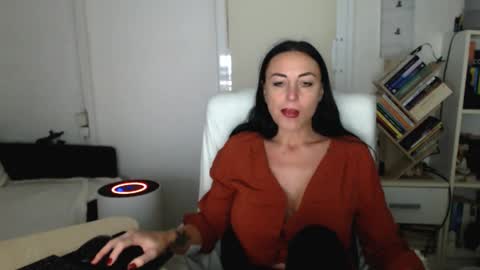 Carla online show from October 2025 03:24:01 PM