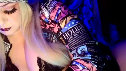 Vanessa Spade online show from November 2025 06:12:01 AM