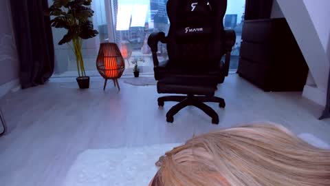 Anna online show from December 2024 12:13:02 PM