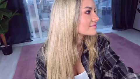 Anna online show from November 2025 11:58:01 AM