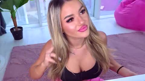 Anna online show from November 2025 11:03:02 AM