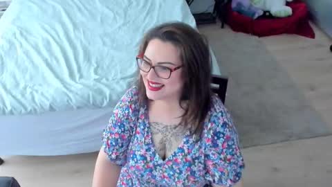 Snapshot of squirt_kimmm chatting on November 2025 10:14:02 AM Kim online show from November 2025 10:14:02 AM