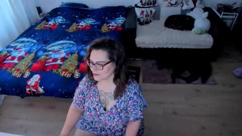 Kim online show from December 2025 02:04:02 PM