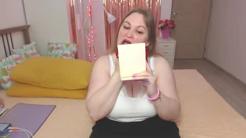 Snapshot of squirting_goddess4u chatting on June 2026 09:21:02 PM Lily online show from June 2026 09:21:02 PM