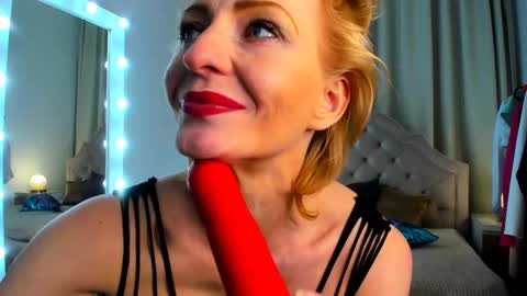 Snapshot of squirtymom chatting on March 2025 02:19:02 AM Alisa online show from March 2025 02:19:02 AM