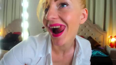 Snapshot of squirtymom chatting on September 2025 10:33:02 PM Alisa online show from September 2025 10:33:02 PM