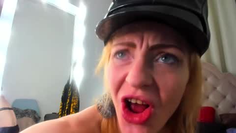 Snapshot of squirtymom chatting on October 2025 01:08:02 PM Alisa online show from October 2025 01:08:02 PM