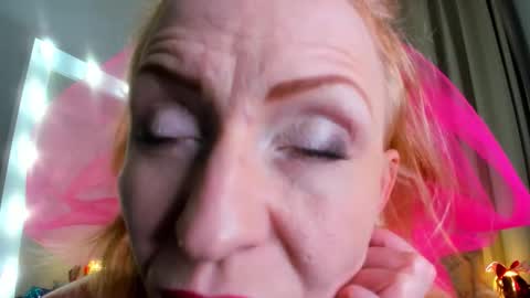 Snapshot of squirtymom chatting on October 2025 10:29:02 PM Alisa online show from October 2025 10:29:02 PM