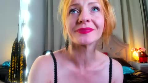 Snapshot of squirtymom chatting on October 2025 07:17:01 AM Alisa online show from October 2025 07:17:01 AM