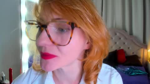 Snapshot of squirtymom chatting on October 2025 10:53:02 PM Alisa online show from October 2025 10:53:02 PM