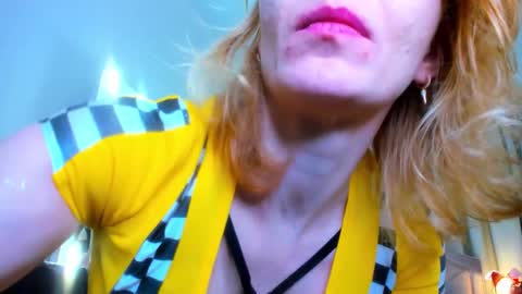 Snapshot of squirtymom chatting on October 2025 11:27:01 PM Alisa online show from October 2025 11:27:01 PM