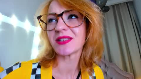 Snapshot of squirtymom chatting on October 2025 02:28:02 PM Alisa online show from October 2025 02:28:02 PM