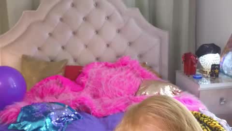 Snapshot of squirtymom chatting on November 2025 06:36:02 AM Alisa online show from November 2025 06:36:02 AM