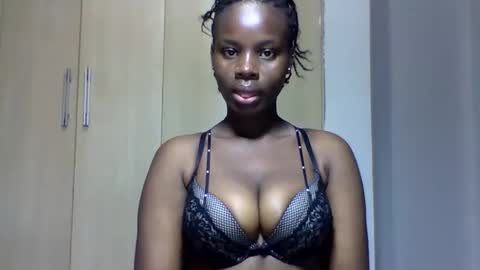 Snapshot of squiter_girlie chatting on November 2025 05:21:01 AM Squiter online show from November 2025 05:21:01 AM