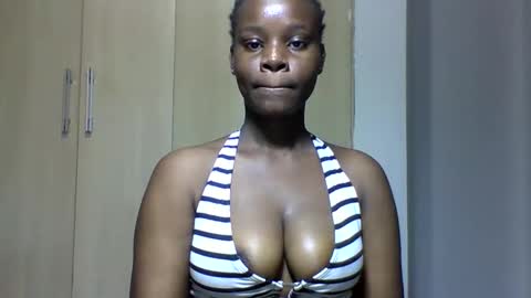 Snapshot of squiter_girlie chatting on November 2025 04:56:01 AM Squiter online show from November 2025 04:56:01 AM