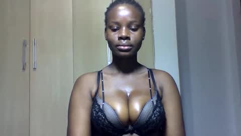 Snapshot of squiter_girlie chatting on November 2025 04:21:01 AM Squiter online show from November 2025 04:21:01 AM