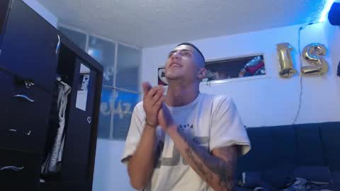 Snapshot of sr_porn01 chatting on October 2025 11:33:02 AM sr_porn01 online show from October 2025 11:33:02 AM