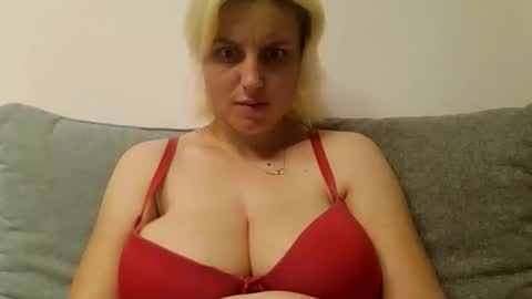 Amelly online show from November 2025 10:10:02 PM