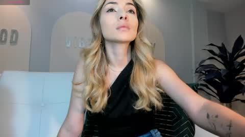 Stacy Woods online show from April 2026 11:42:02 AM