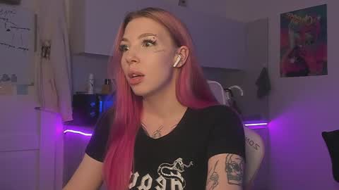 Snapshot of stacy_quinst chatting on December 2024 09:28:02 PM Stacy online show from December 2024 09:28:02 PM