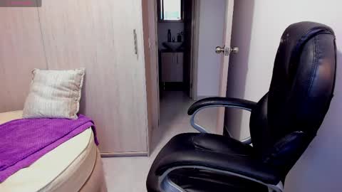 Stacy Conner online show from April 2026 10:49:01 PM