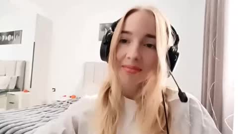 Snapshot of stacyscholle chatting on February 2026 06:29:02 AM Mila online show from February 2026 06:29:02 AM