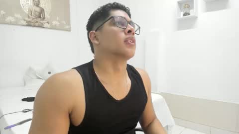 stand_boy01 online show from November 2025 02:56:01 AM