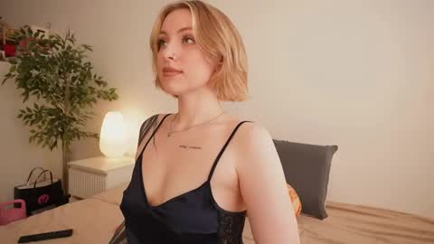 Snapshot of stanovaya300kg chatting on April 2026 01:42:02 PM Kristina online show from April 2026 01:42:02 PM