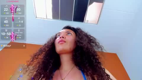 Estrella online show from December 2024 07:11:02 PM