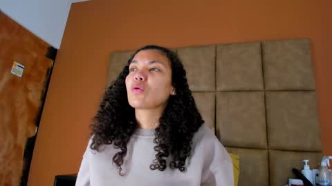 Estrella online show from February 2025 11:42:01 AM