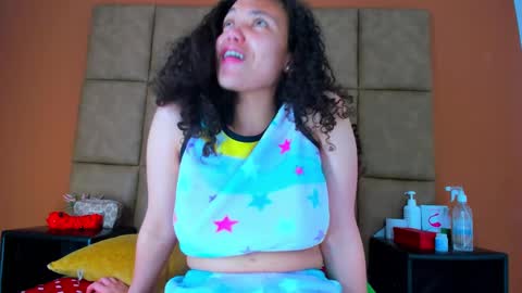 Estrella online show from February 2025 08:57:01 PM