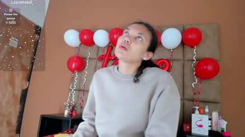 Estrella online show from February 2025 12:00:02 PM