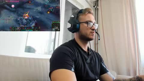 Snapshot of starkiller777550 chatting on November 2025 08:57:01 AM Marius online show from November 2025 08:57:01 AM